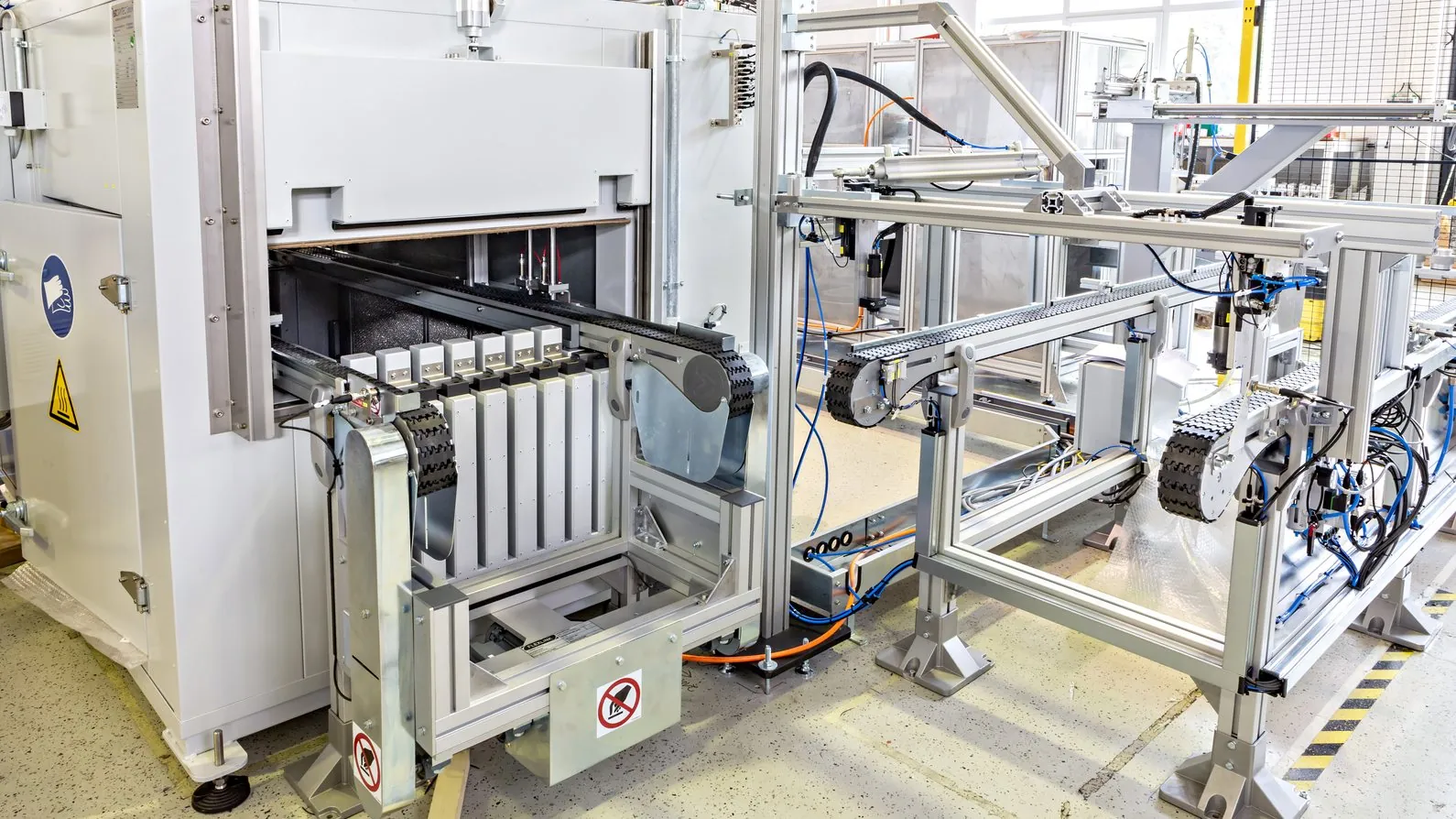 Fertigung einer Trocknungsanlage bei FST Drytec